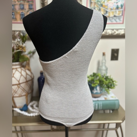 ABERCROMBIE & FITCH ONE SHOULDER RIBBED KNIT BEIGE THONG STYLE BODYSUIT SZ M - Picture 3 of 11